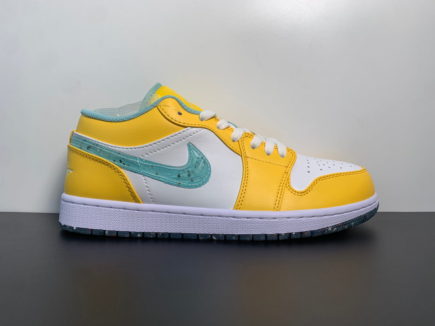 Air Jordan 1 SE Recycled Grind DX4375-800