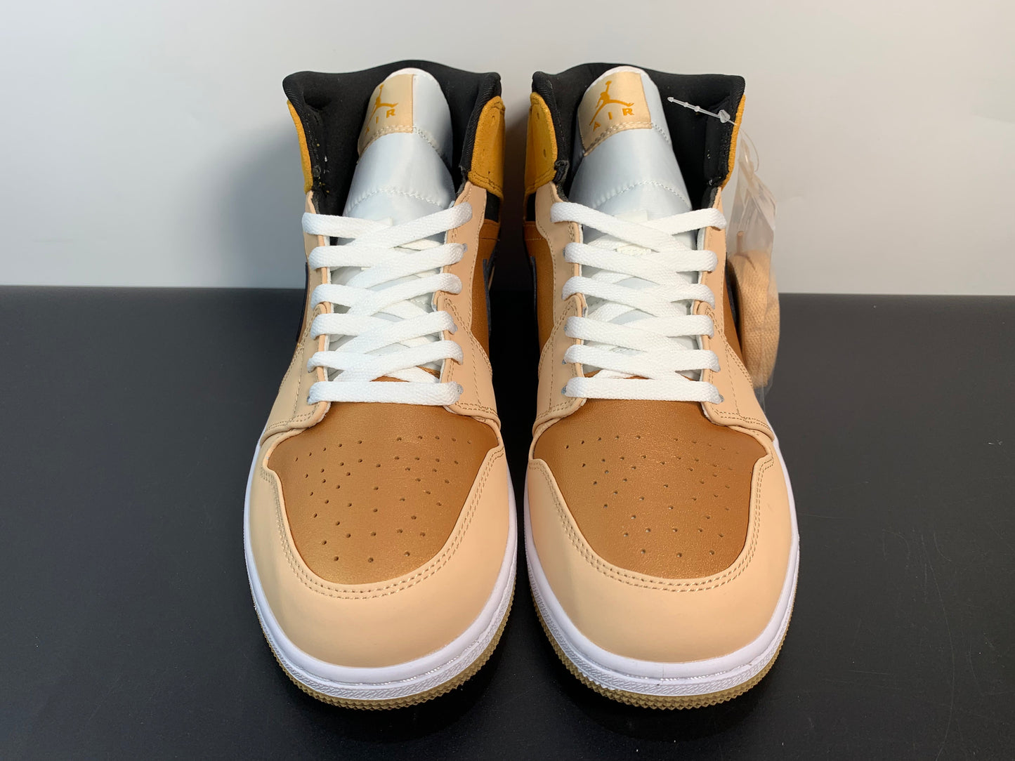 Air Jordan 1 Mid SE WMNS “Particle Beige DD2224-200