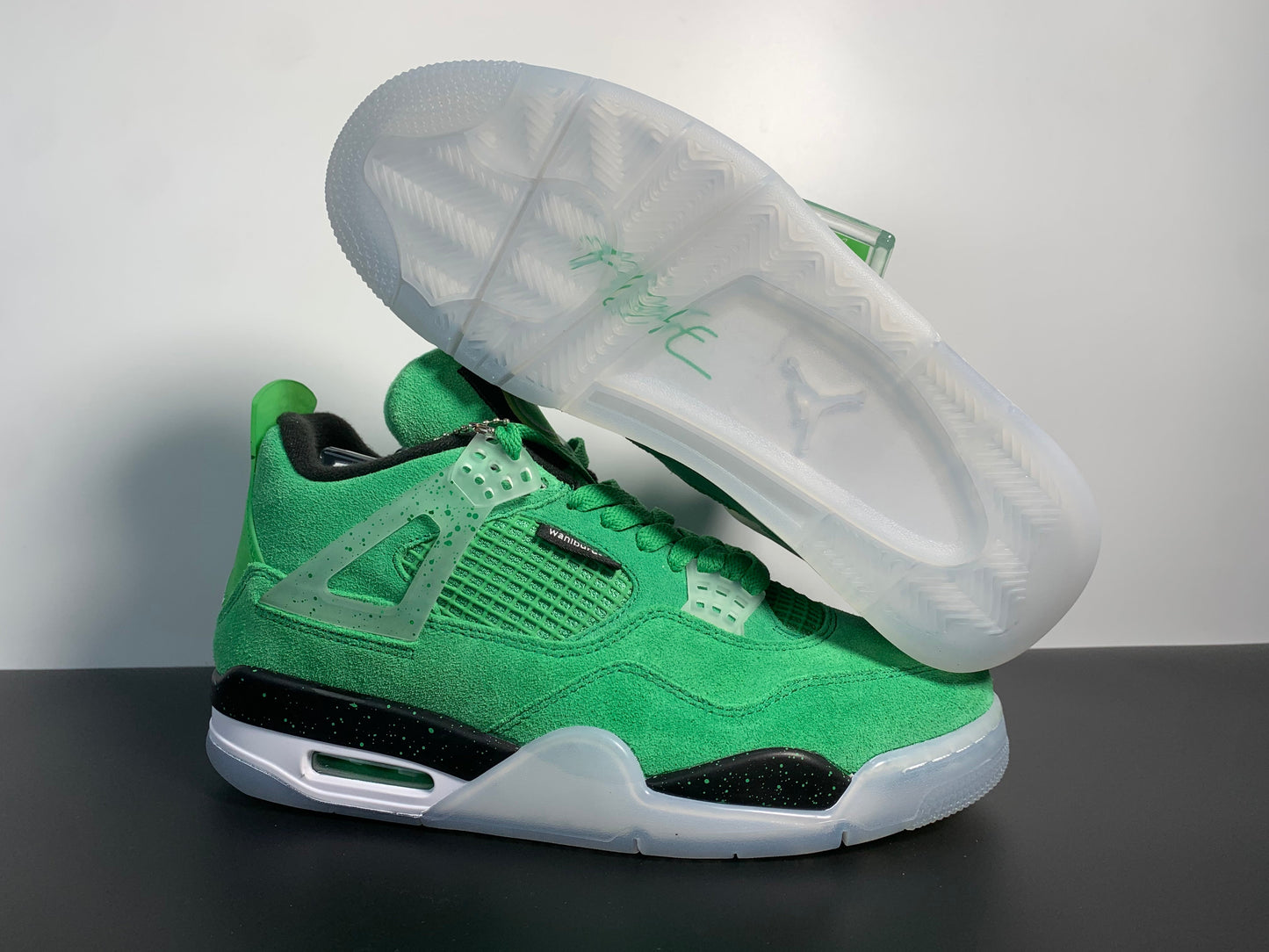 Air Jordan 4 Wahlburger