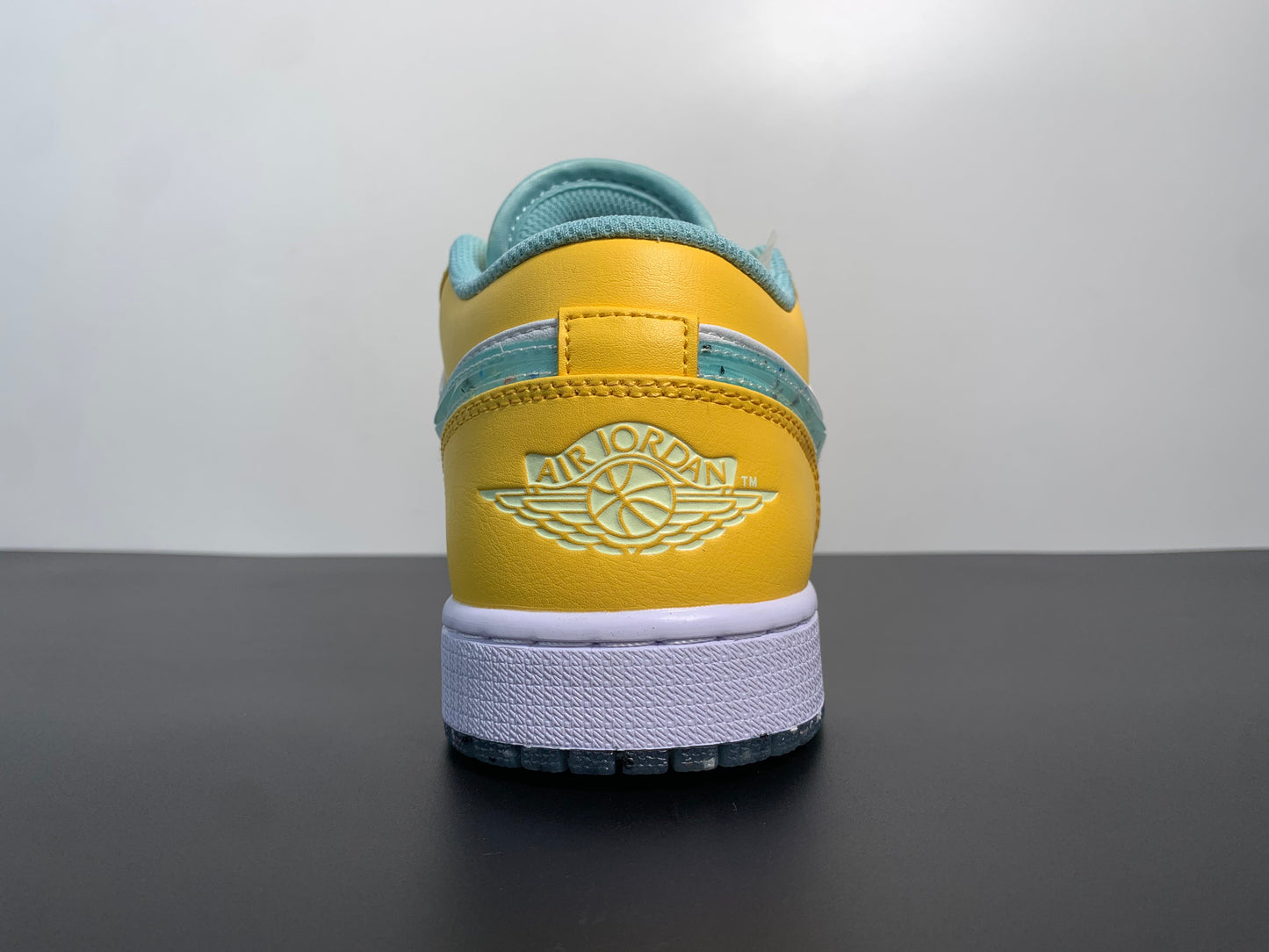 Air Jordan 1 SE Recycled Grind DX4375-800