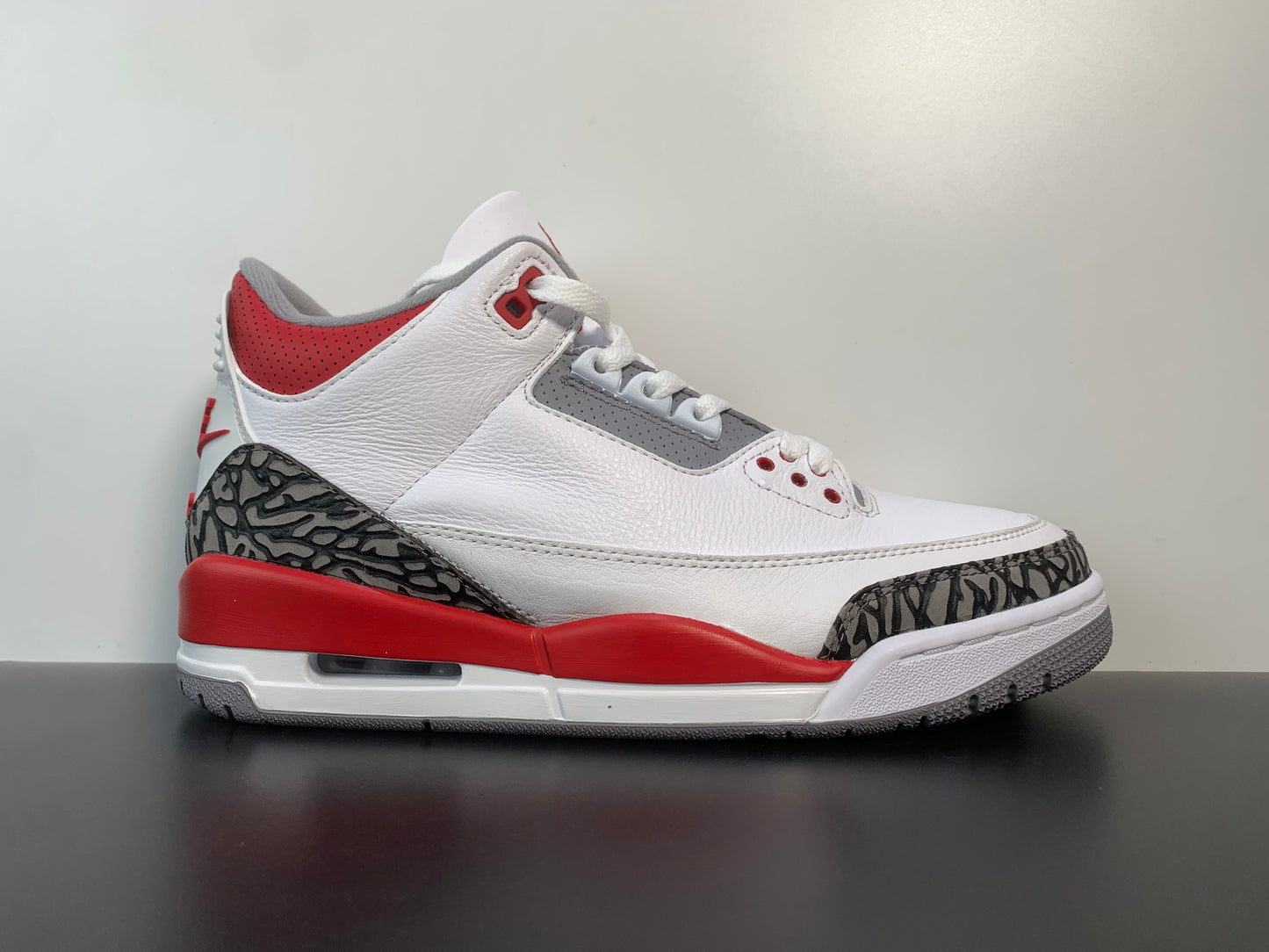 Air Jordan 3 OG “Fire Red” DN3707-160