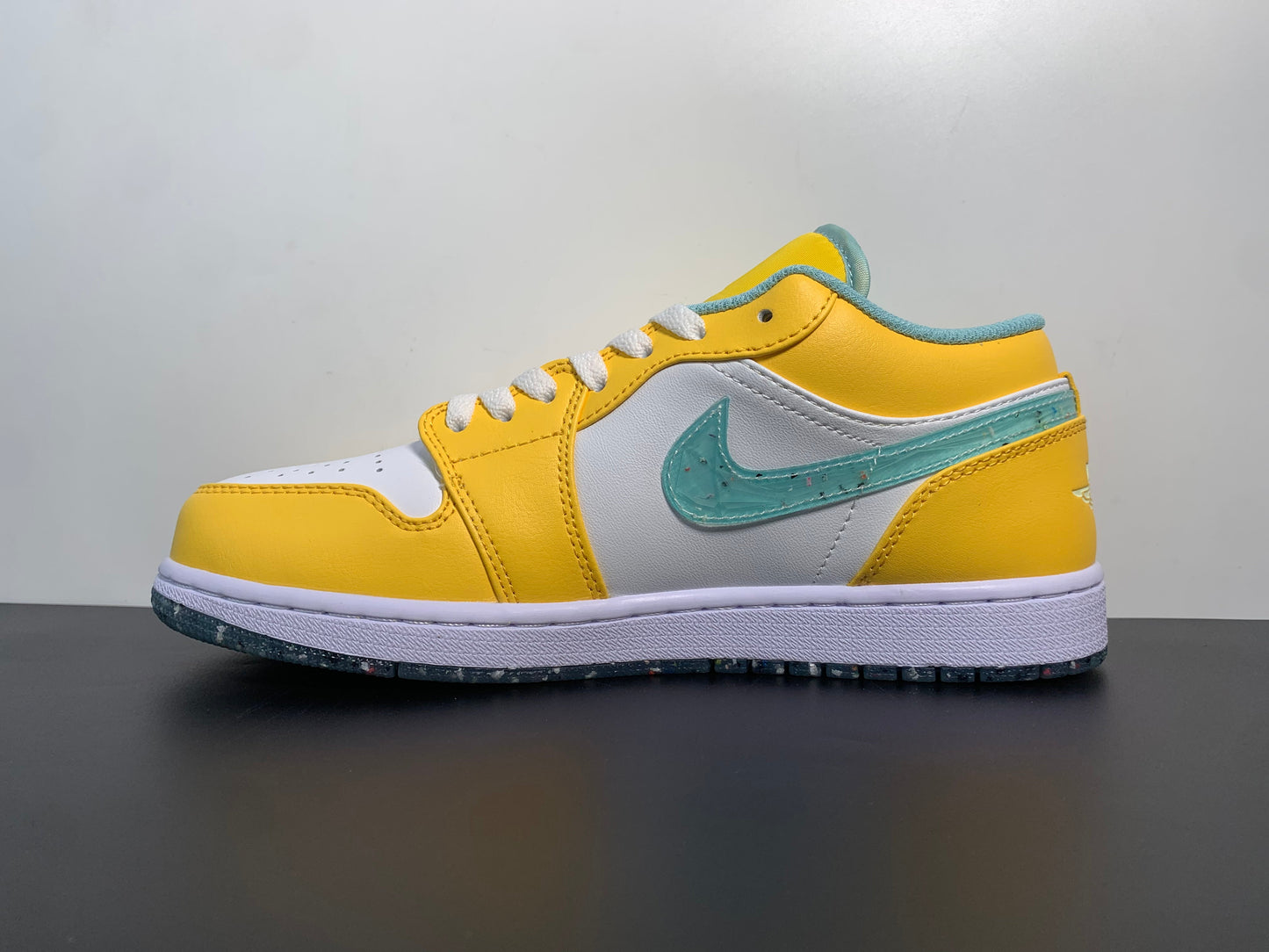 Air Jordan 1 SE Recycled Grind DX4375-800