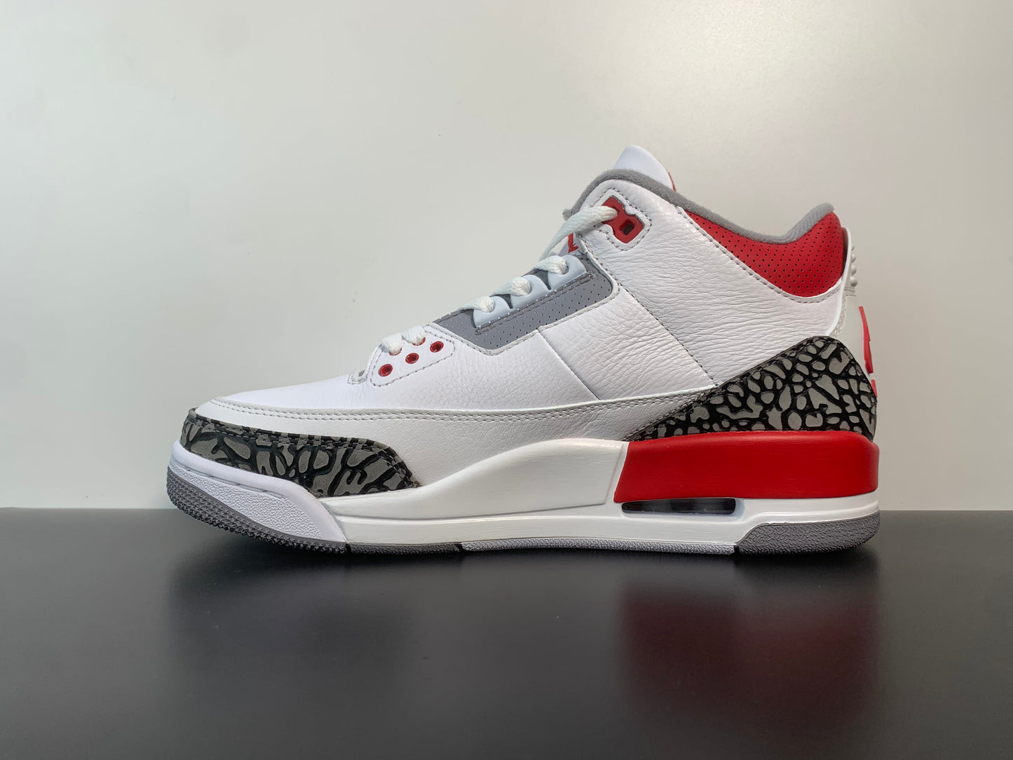 Air Jordan 3 OG “Fire Red” DN3707-160
