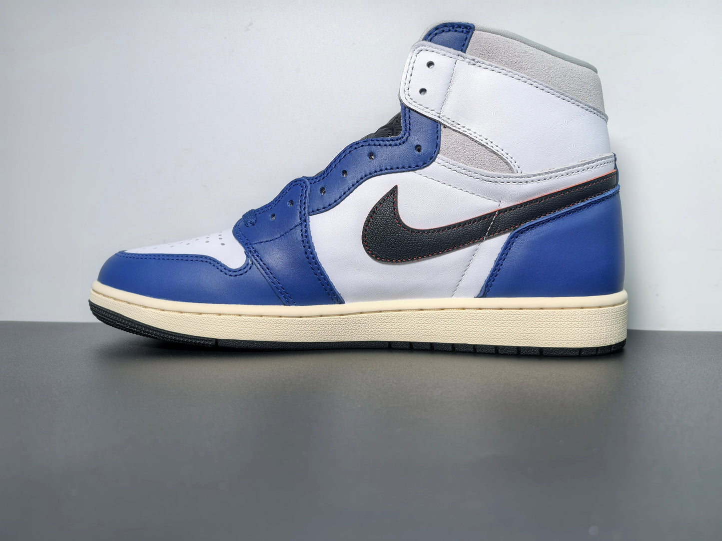 Air Jordan 1 Retro High OG 'White Deep Royal Blue'