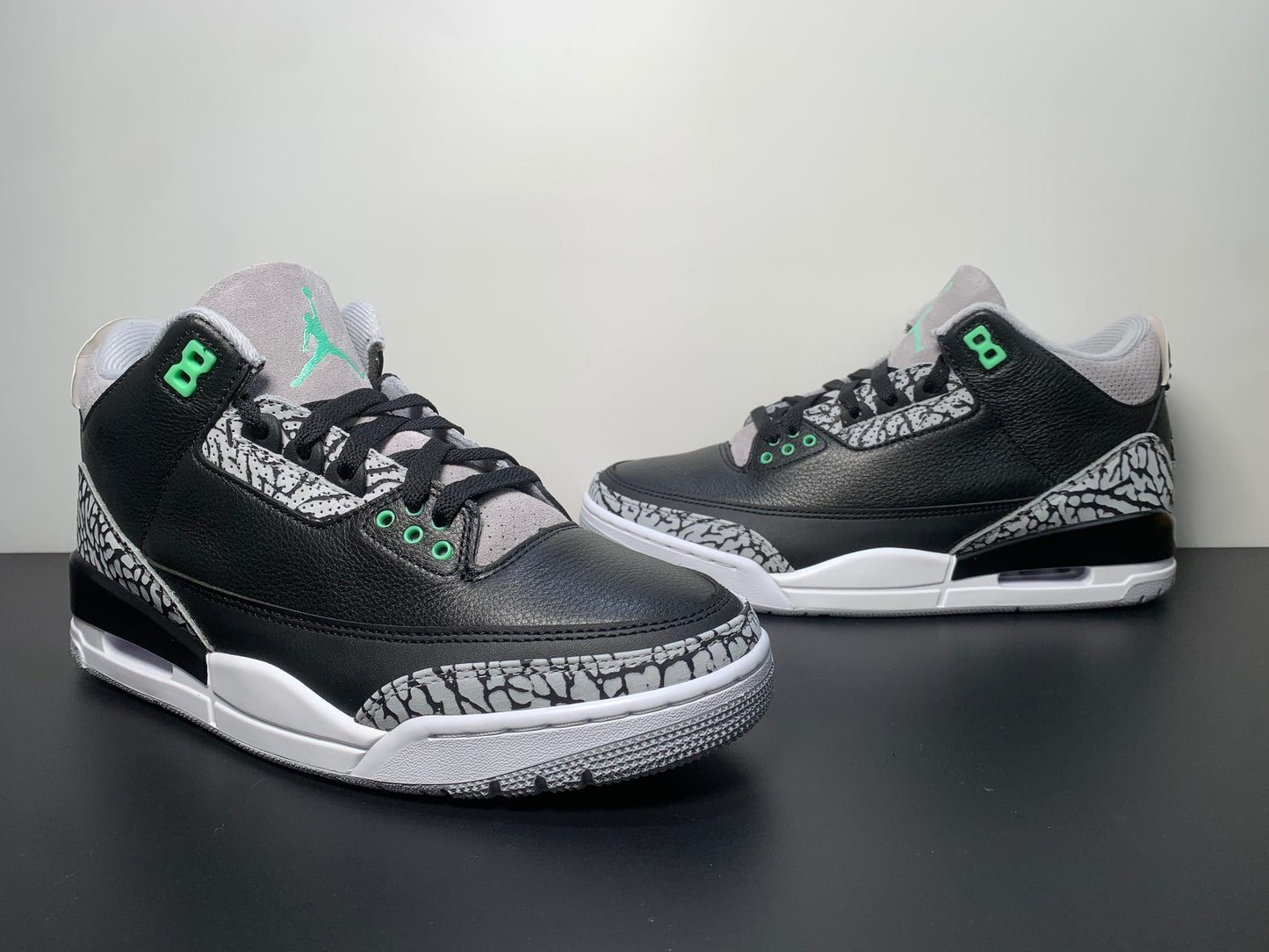 Air Jordan 3 Retro Green Glow CT8532-031