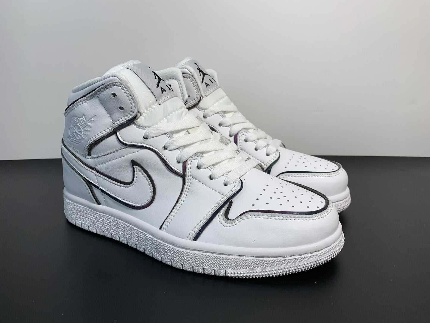 Air Jordan 1 Mid SE Iridescent Trim CK6587-100