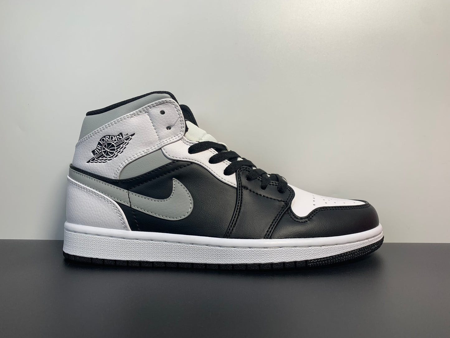 Air Jordan 1 Mid White Shadow