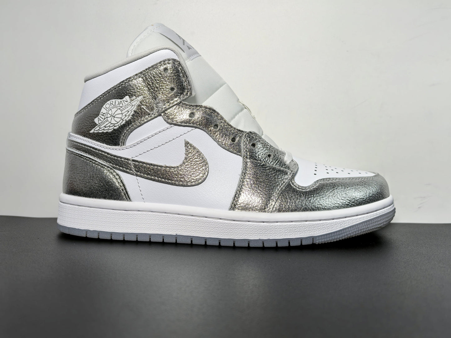 Air Jordan 1 Mid “Metallic Silver” FN5031-100