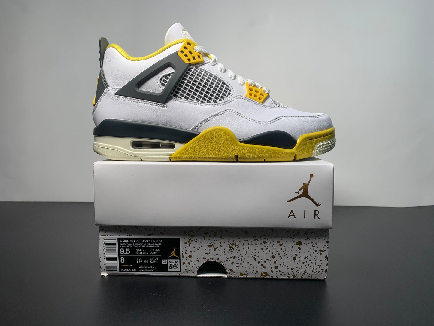 Air Jordan 4 WNNS Vivid Sulfur AQ9129-104