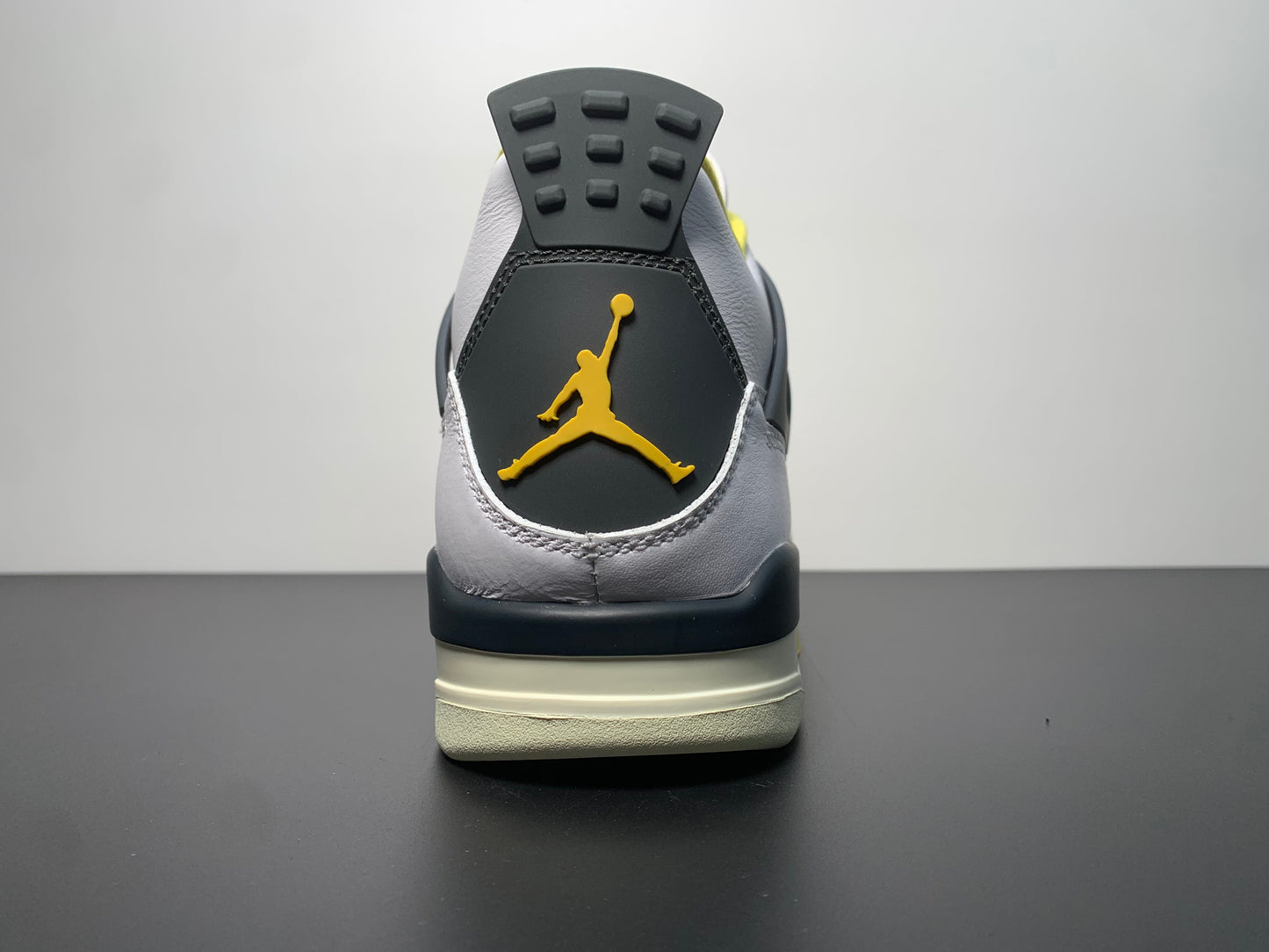 Air Jordan 4 WNNS Vivid Sulfur AQ9129-104