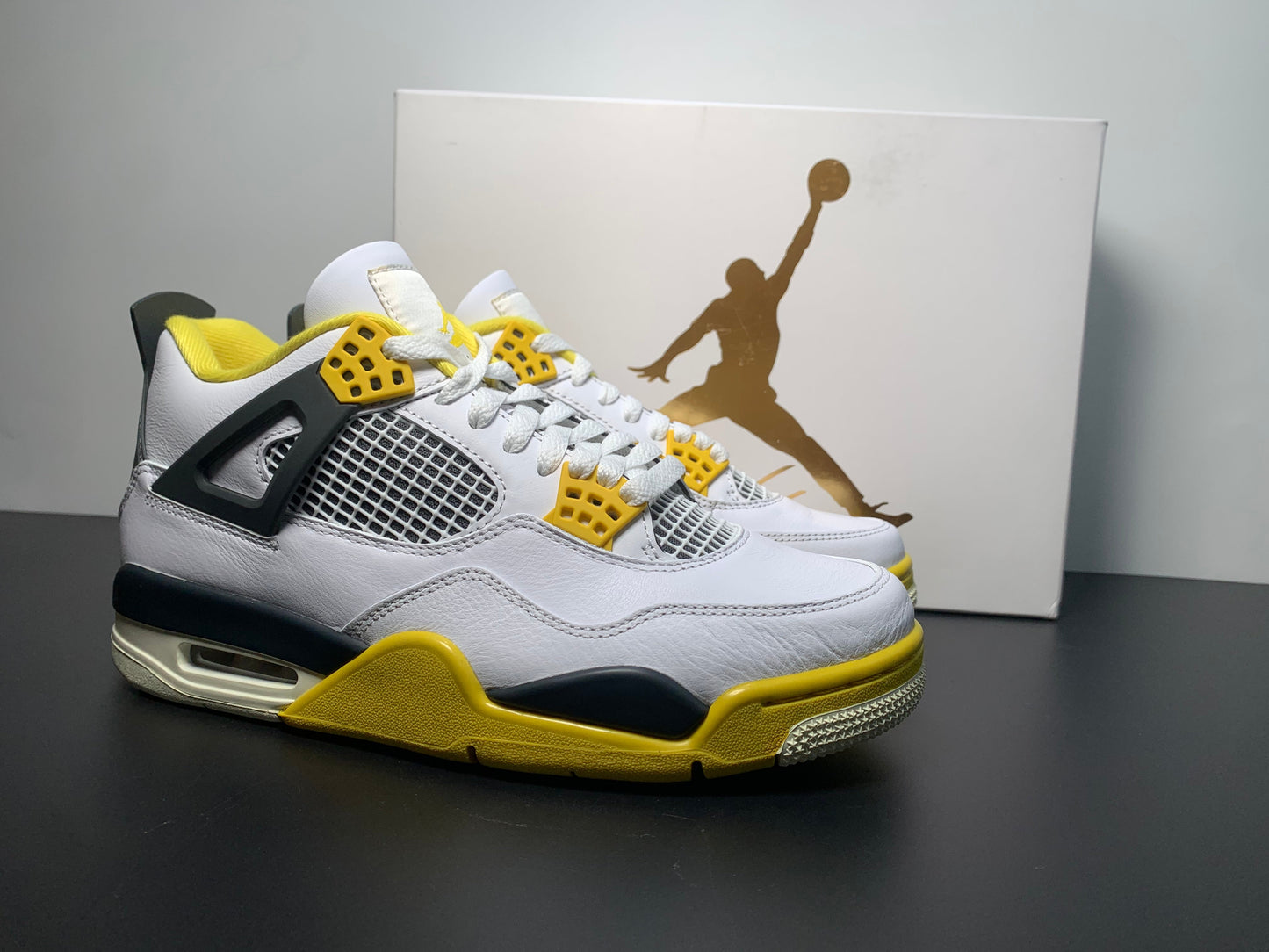 Air Jordan 4 WNNS Vivid Sulfur AQ9129-104