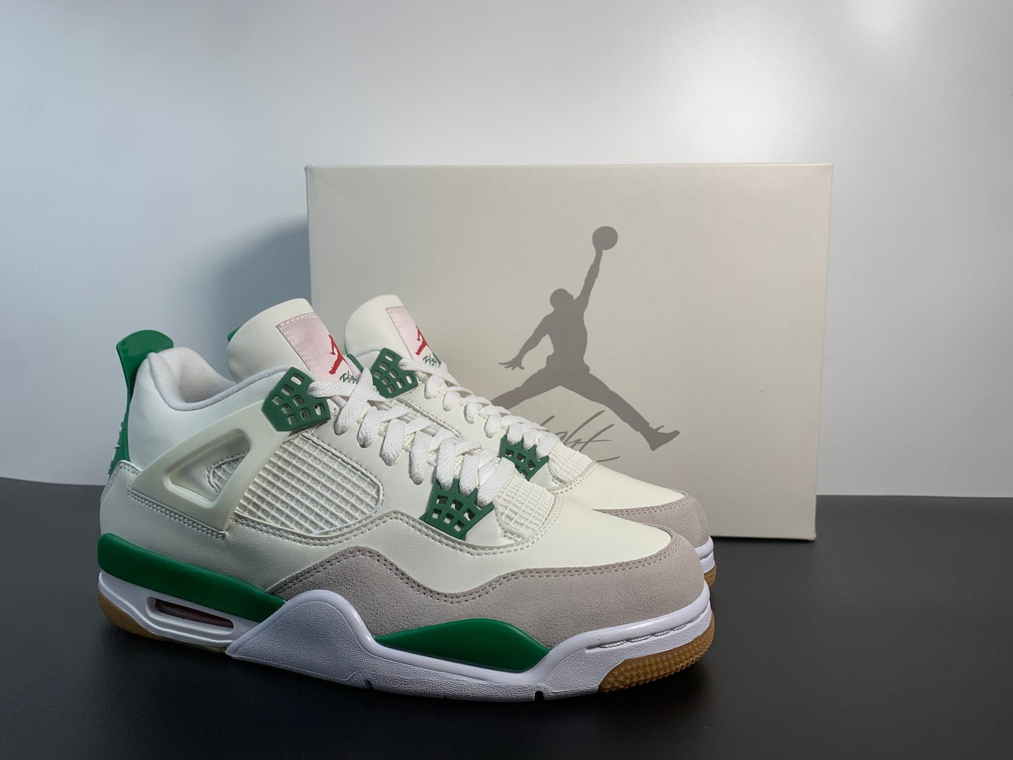 Nike SB x Air Jordan 4 “Pine Green” DR5415-103