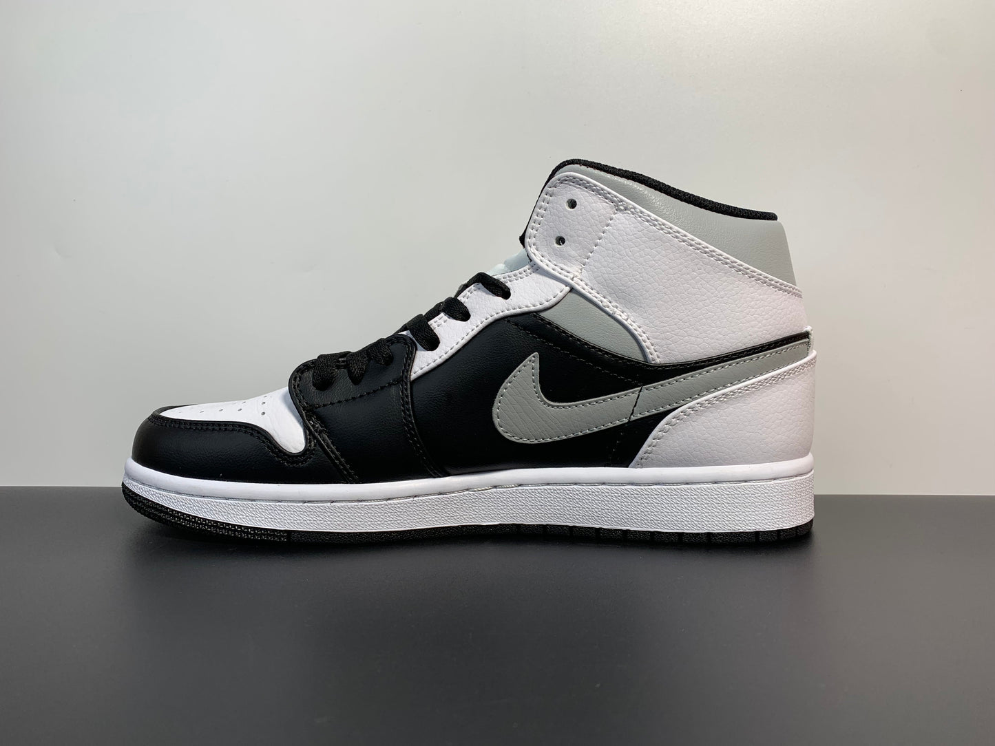 Air Jordan 1 Mid White Shadow