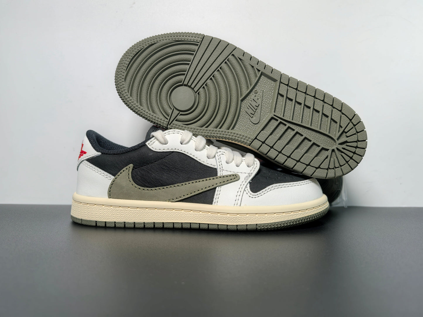 Travis Scott X Wmns Air Jordan 1 Retro Low OG Olive PRE-OWNED