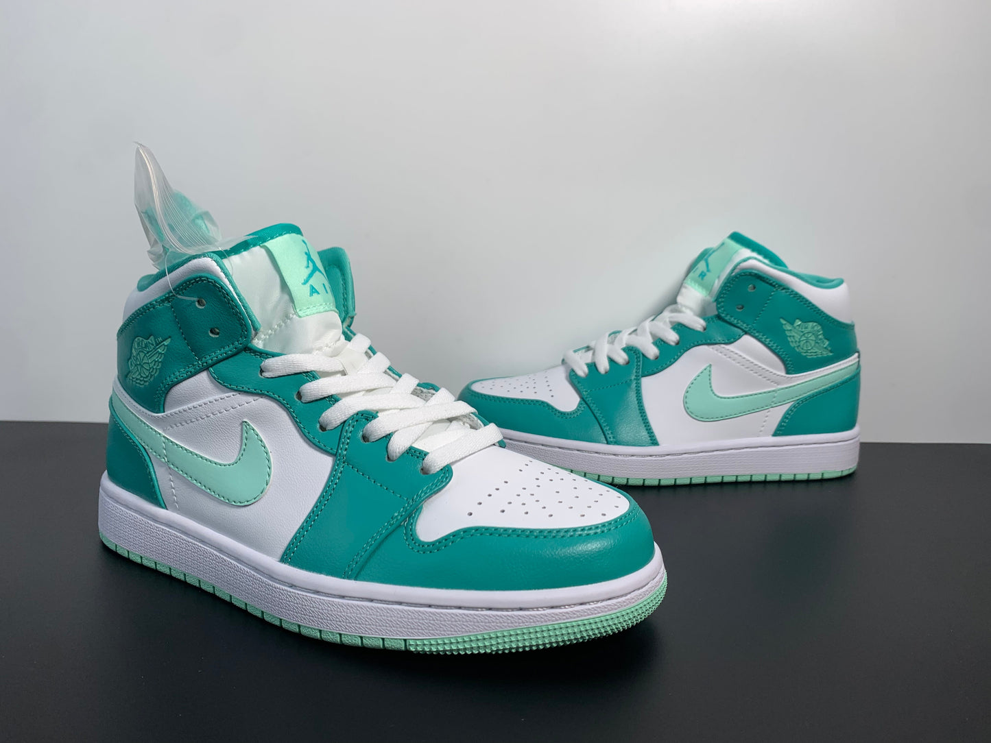 Air Jordan 1 Mid “Marine Green” DV2229-300