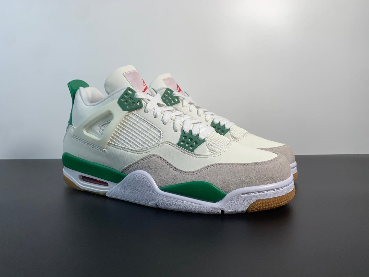 Nike SB x Air Jordan 4 “Pine Green” DR5415-103