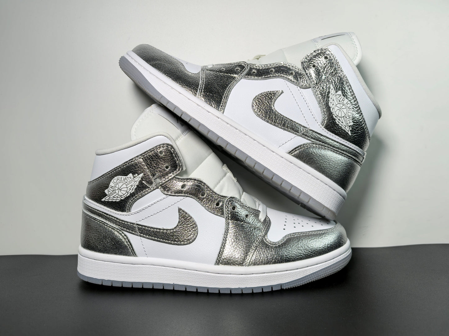 Air Jordan 1 Mid “Metallic Silver” FN5031-100