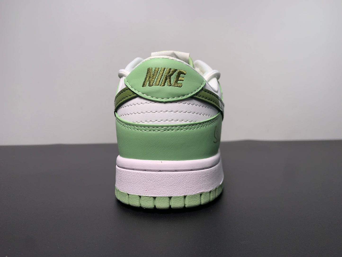 NIKE SB Dunk Low ”Honeydew”