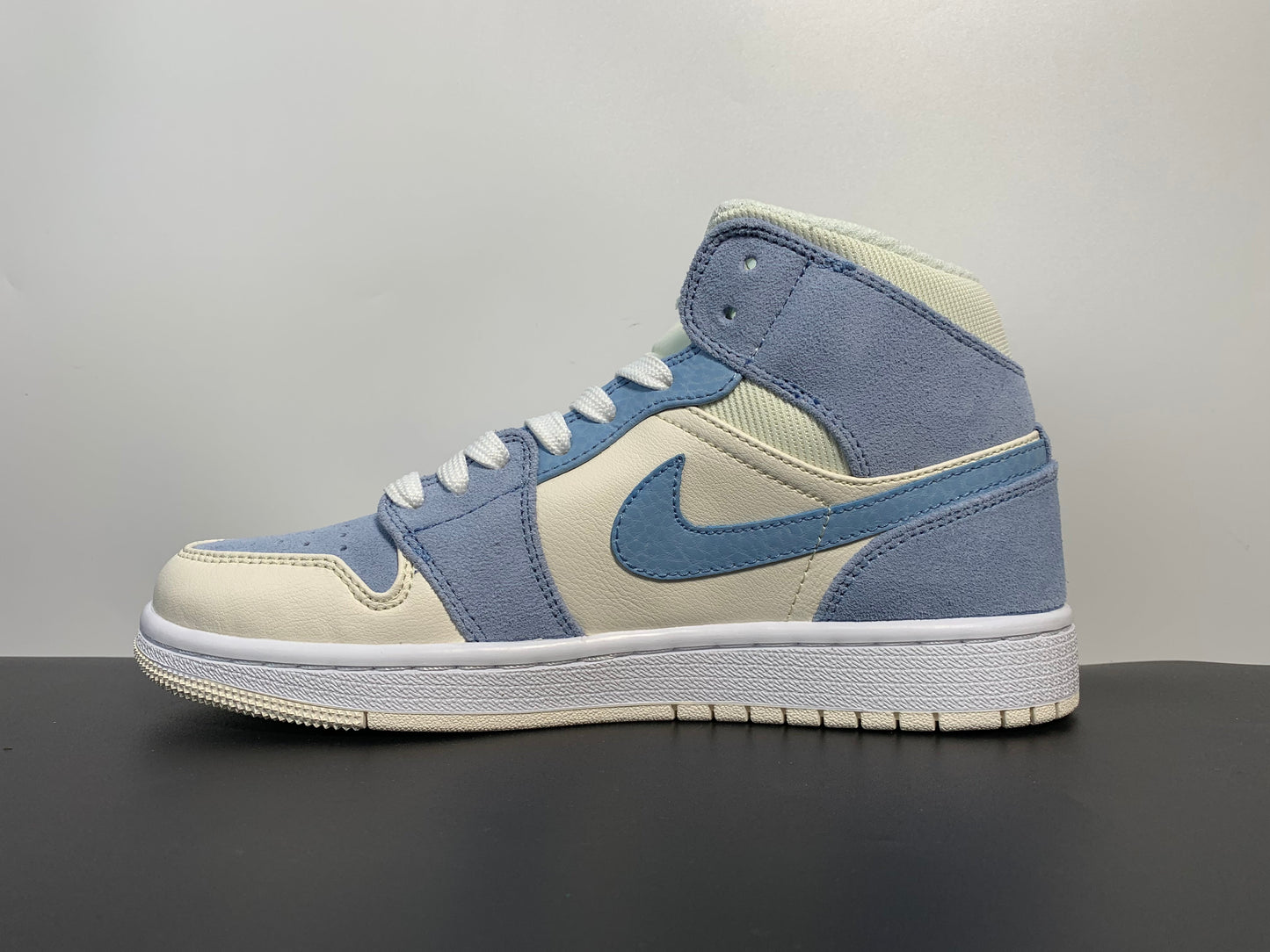 Nike Air Jordan 1 Mid Mixed Textures Blue