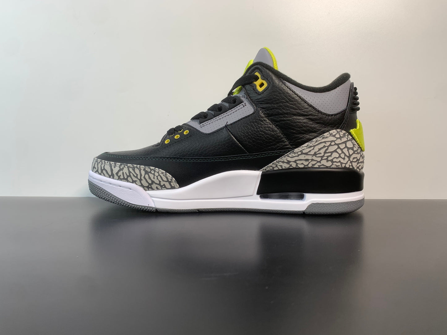 Air Jordan 3 Retro Oregon Ducks Pit Crew Black 282240-594