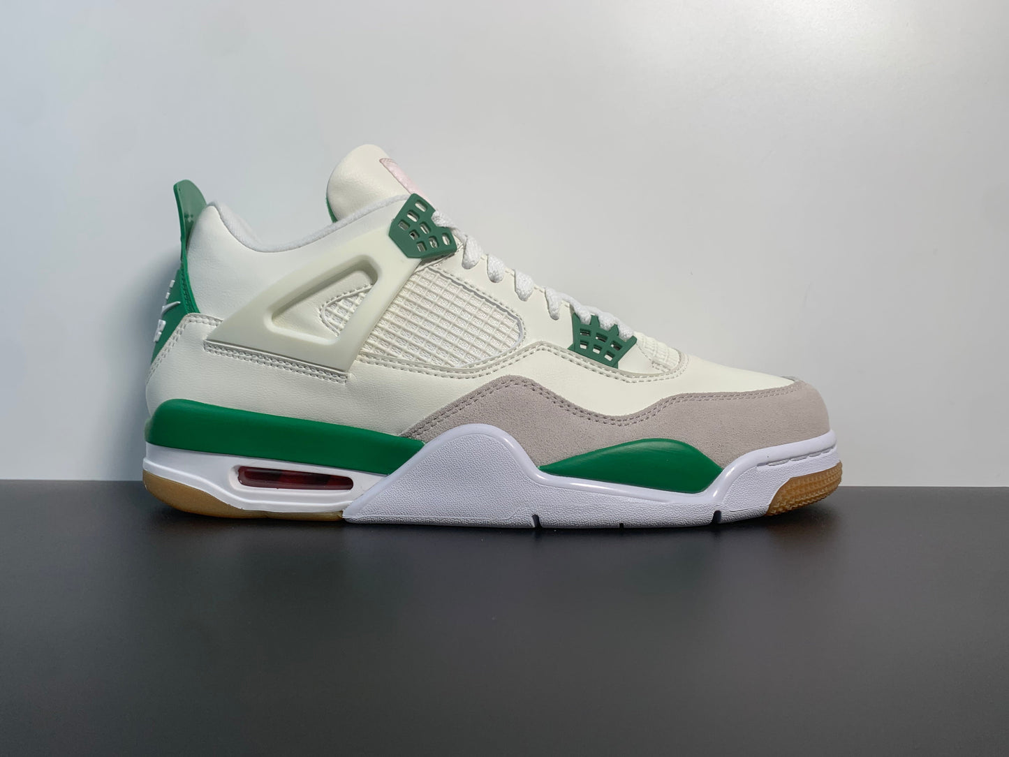 Nike SB x Air Jordan 4 “Pine Green” DR5415-103