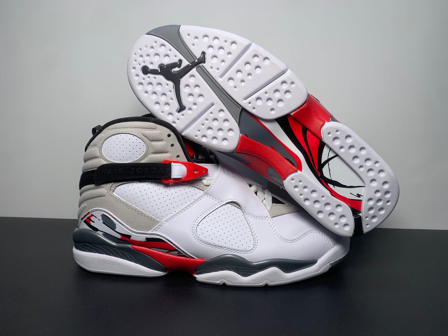 Air Jordan 8 Retro Bugs Bunny