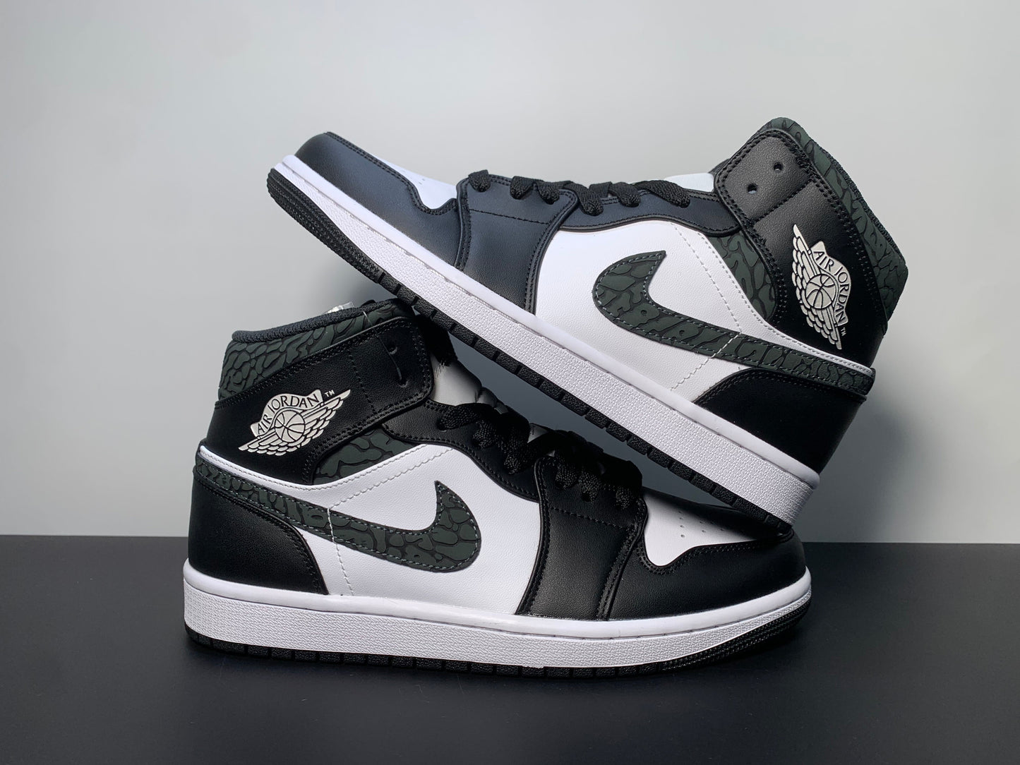 Air Jordan 1 Mid SE「Panda Elephant」