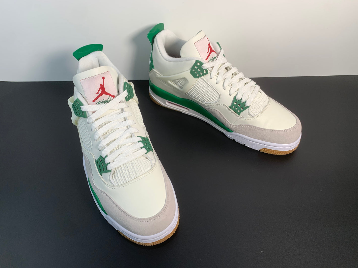 Nike SB x Air Jordan 4 “Pine Green” DR5415-103