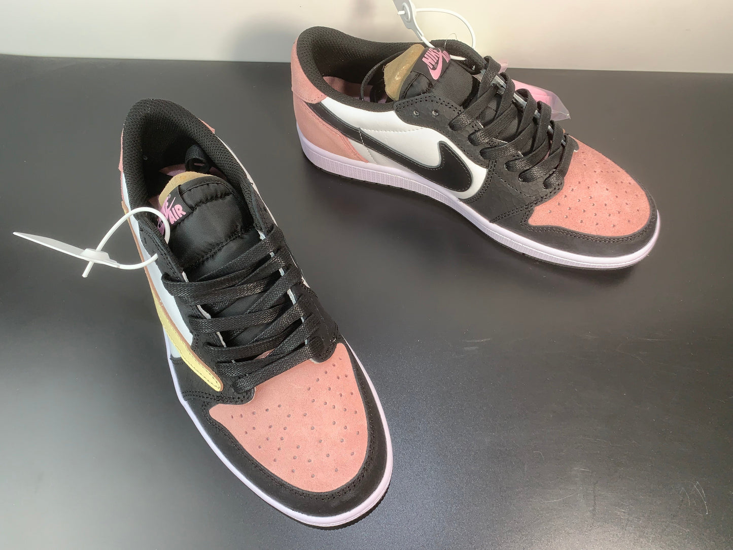 Travis Scott x Air Jordan 1 Low