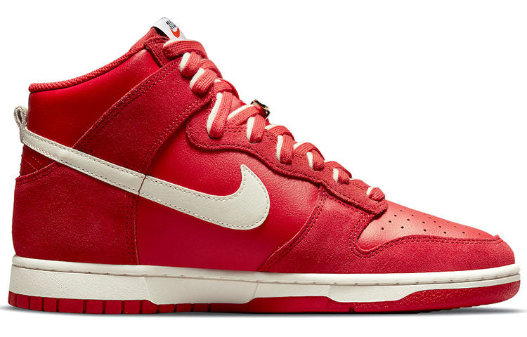Nike Dunk High First Use DH0960-600 sneakmarks
