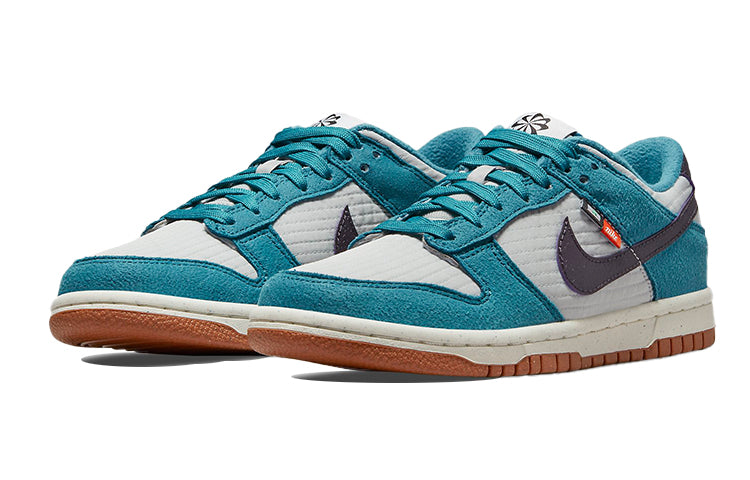 Nike Dunk Low SE (GS) DC9561-400 sneakmarks