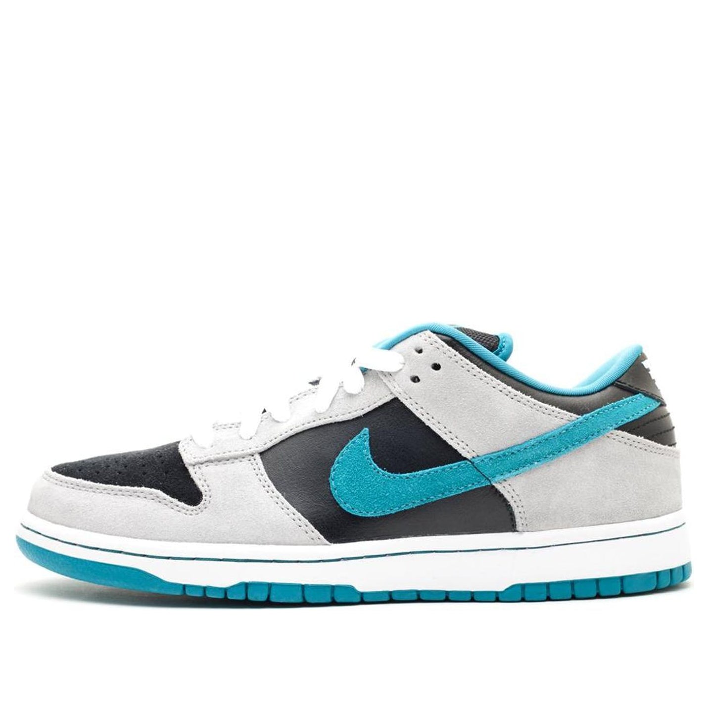 Nike Dunk Low Pro SB Skateboard 'Chrome Ball Incident' Black/Radiant Emerald-Mdm Grey 304292-012 sneakmarks